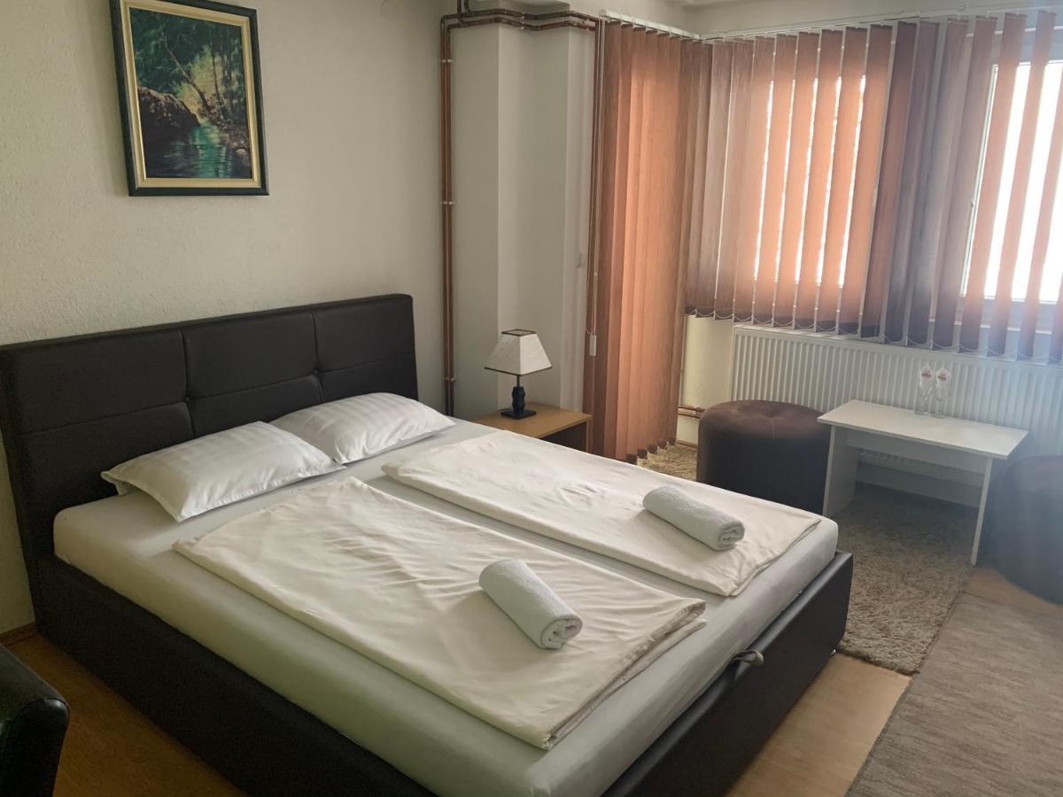 Restoran&Motel And Apartmants Lovacka Prica Tesanj Exteriör bild