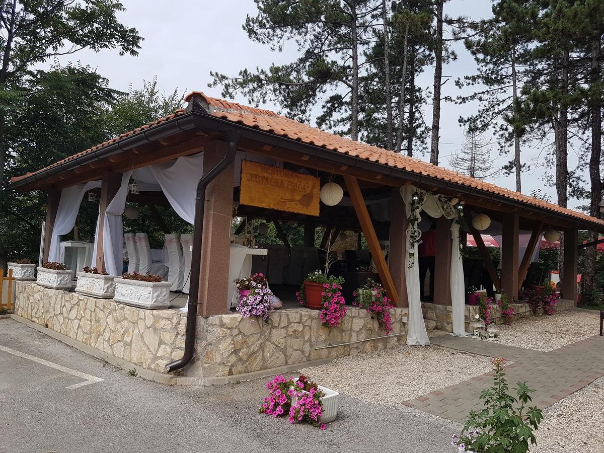Restoran&Motel And Apartmants Lovacka Prica Tesanj Exteriör bild
