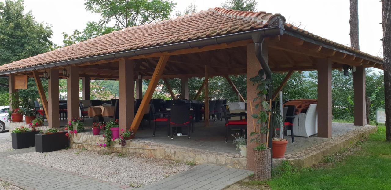 Restoran&Motel And Apartmants Lovacka Prica Tesanj Exteriör bild