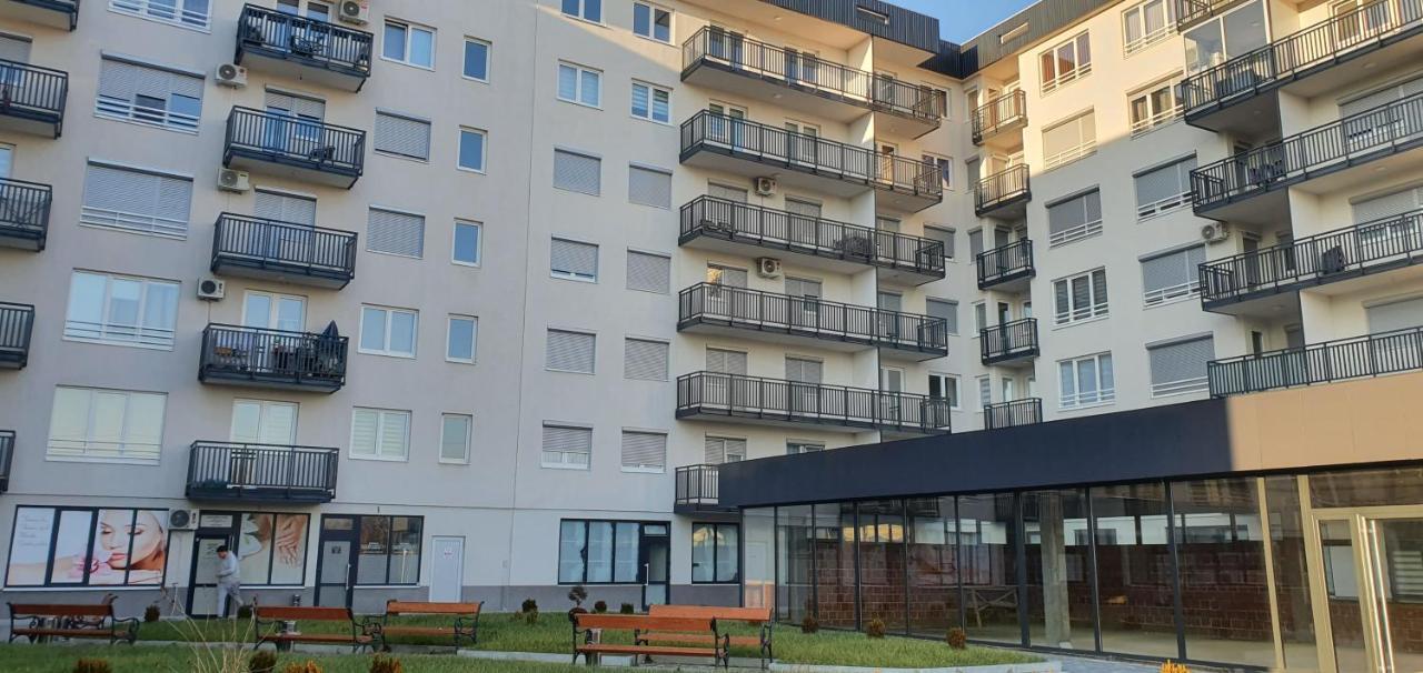 Restoran&Motel And Apartmants Lovacka Prica Tesanj Exteriör bild